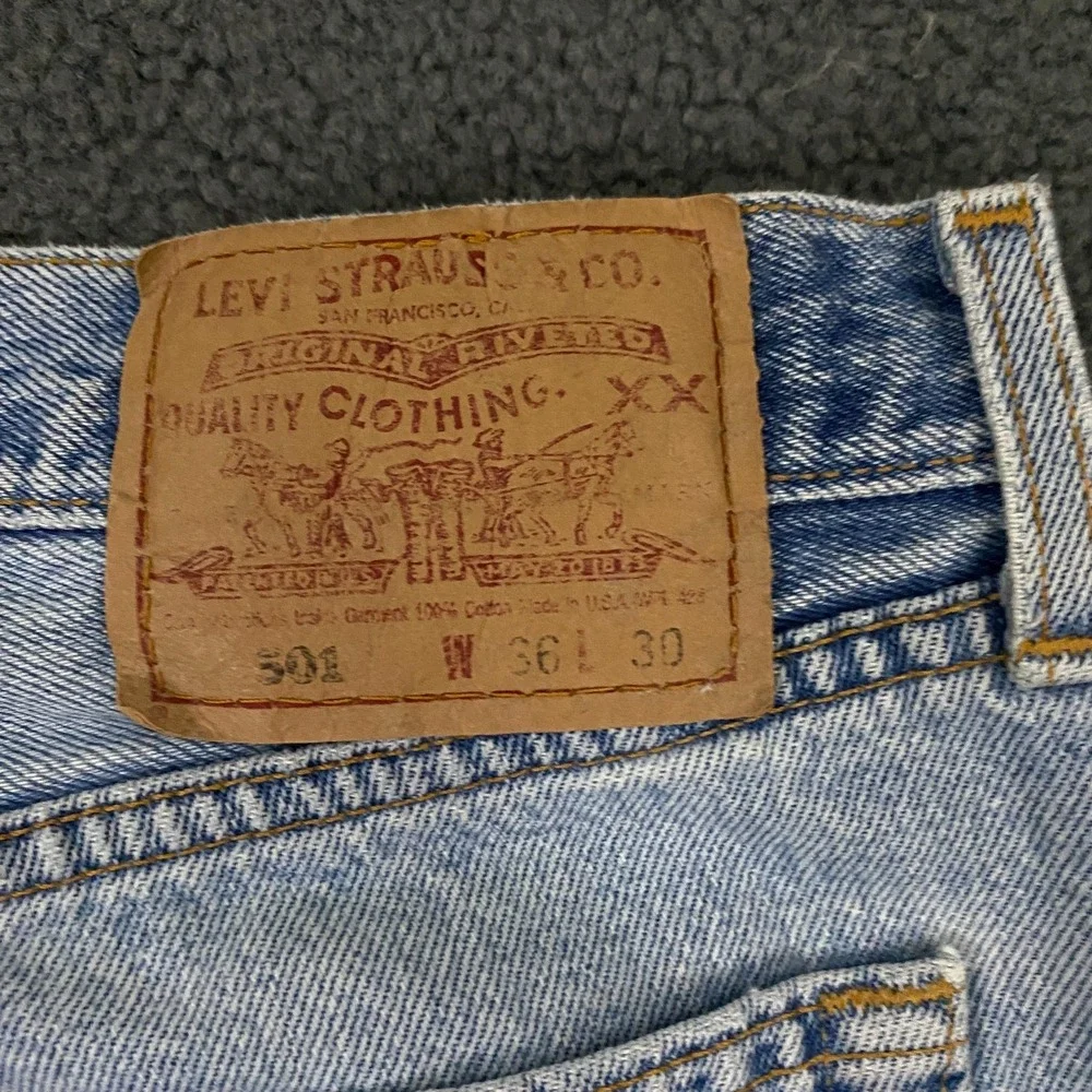 Vintage Levis 501 Jeans Mens FITS Men 33x30 Denim Button Fly Distressed Made USA